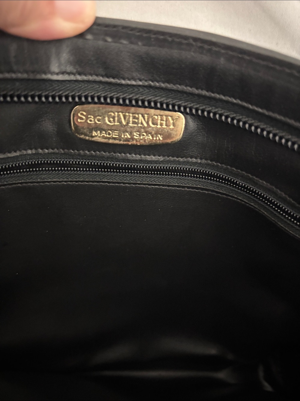 Vintage Sac Givenchy Black Leather Clutch Logo and Gold Zipper - Picture 4 of 6